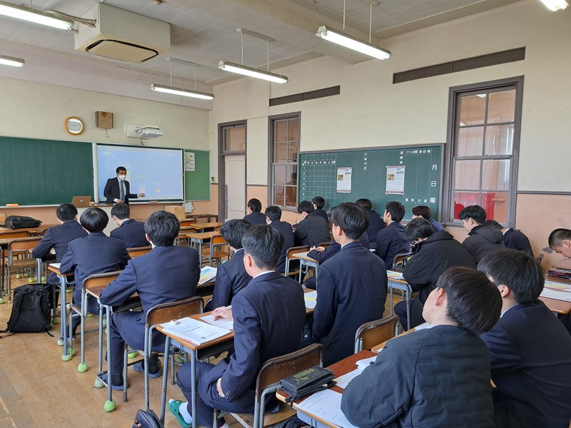 長崎南山高等学校での講演の様子